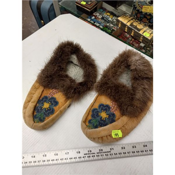 PR OF CREE MOCCASINS, MOOSE BEADS AND BEAVER FUR TRIM