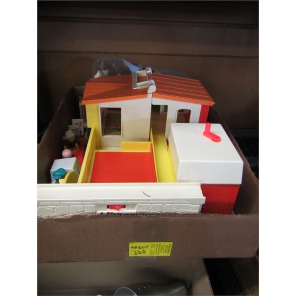 FLAT OF COLLECTABLE HOUSE, CARS AND LITTLE MEN