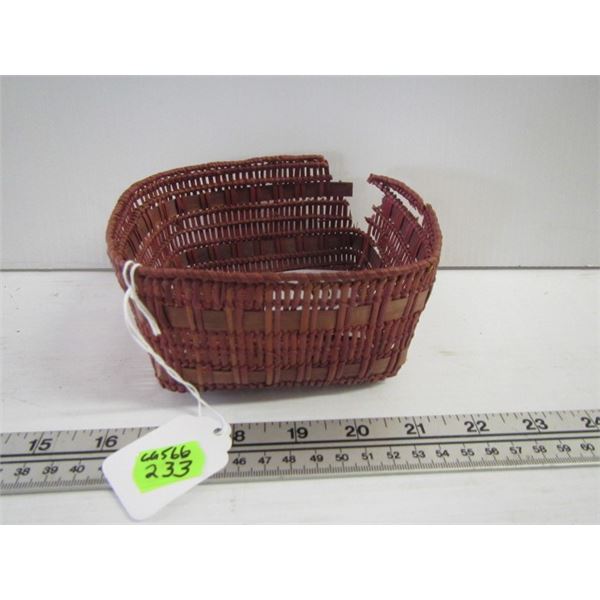 WOVEN BASKET WITH DAMAGE