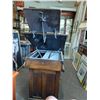 Image 3 : ANTIQUE MEDICAL EXAMINATION TABLE