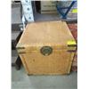 Image 1 : WICKER TRUNK WITH OVAL WALL HANG MIRROR