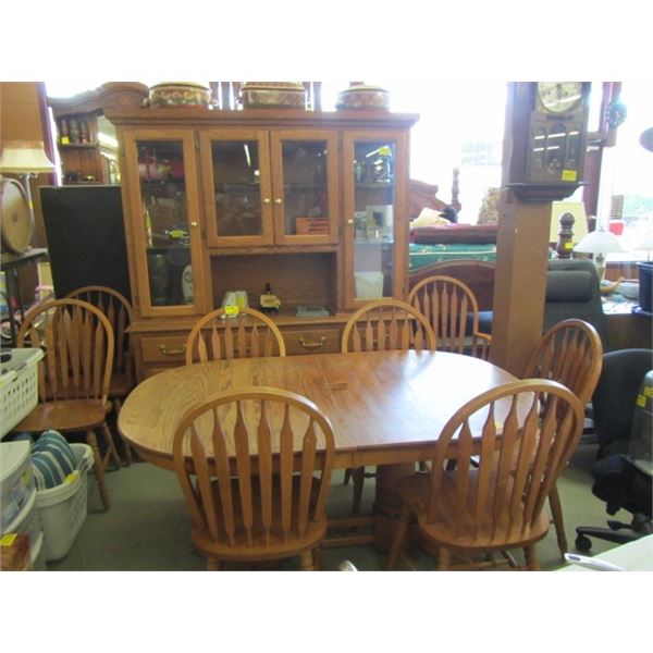 OAK DINING TABLE WITH 8 CHAIRS AND 2 PC HUTCH BUFFET