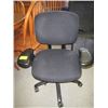 Image 1 : BLACK COMPUTER CHAIR WITH ADJUSTABLE ARMS