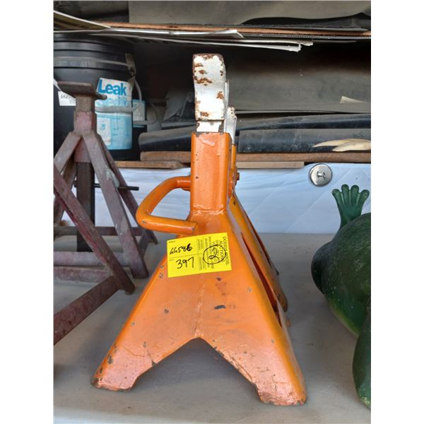 2 ORANGE JACK STANDS