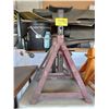 Image 1 : 2 RED JACK STANDS