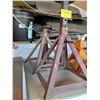 Image 2 : 2 RED JACK STANDS