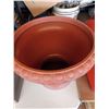 Image 2 : LARGE PLASTIC PLANTER
