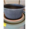 Image 2 : ONE LOT OF PLANT POTS