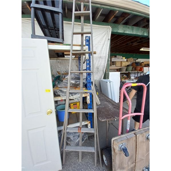 9' WOODEN ORCHARD LADDER