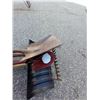 Image 3 : BUNDLE OF SHOVELS AND A RAKE
