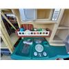 Image 5 : TWO STEP KIDS KITCHEN WITH ACCESSORIES