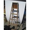 Image 1 : 6' WOODEN FOLDING STEP LADDER