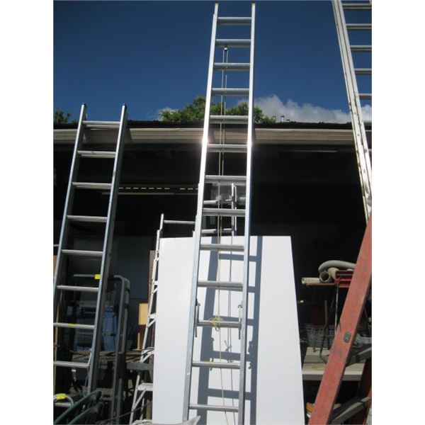 28' ALUMINUM EXTENSION LADDER