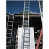 Image 1 : 28' ALUMINUM EXTENSION LADDER