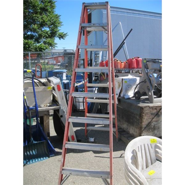 8' FOLDING LADDER