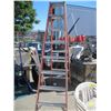 Image 1 : 8' FOLDING LADDER