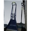 Image 1 : 2 SNOW SHOVELS