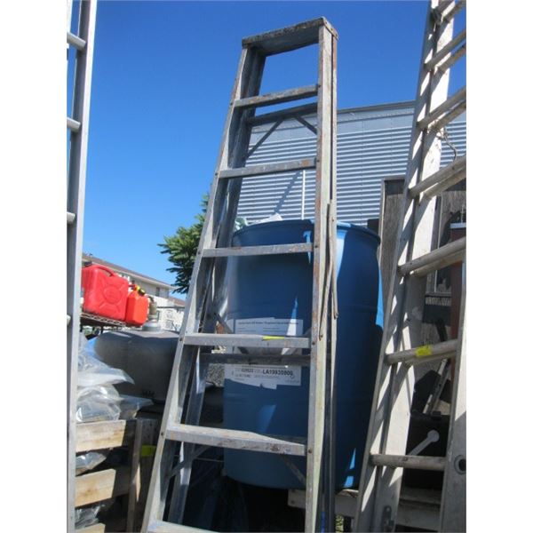 8' FOLDING STEP LADDER