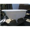 Image 2 : CLAW FOOT CAST IRON BATH TUB