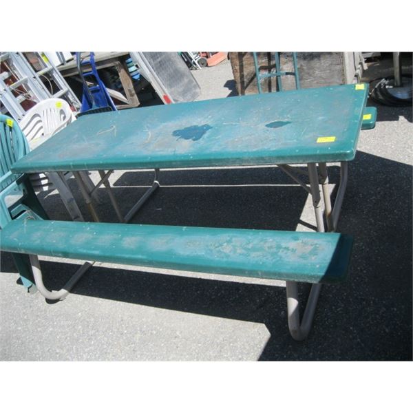 FOLDING GREEN PLASTIC AND METAL PICNIC TABLE