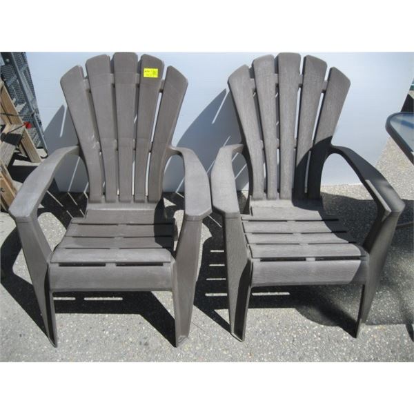 2 BROWN PLASTIC LAWN CHAIRS