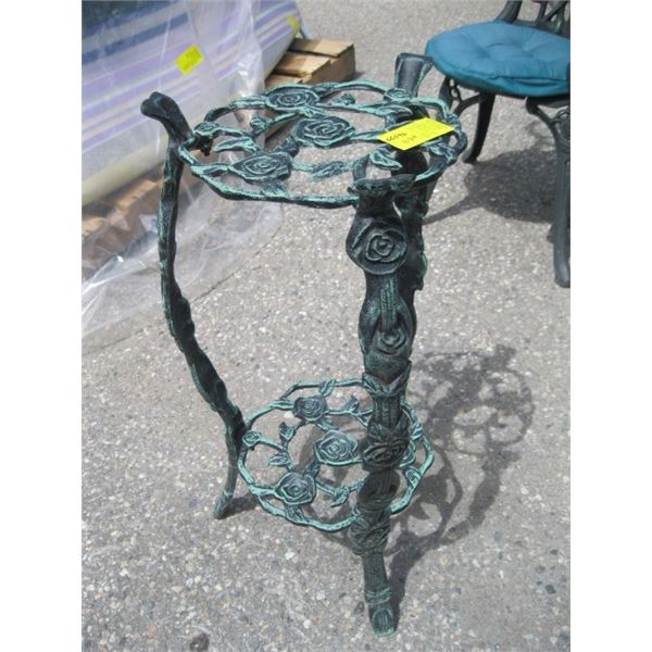 METAL PLANT STAND