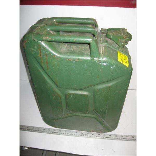 GREEN METAL GAS CAN