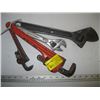 Image 1 : 2-PIPE WRENCHES AND TWO CRESCENT WRENCHES