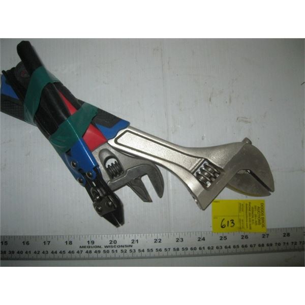 BUNDLE OF CRESCENT WRENCHES AND A SMALL BOLT CUTTERS