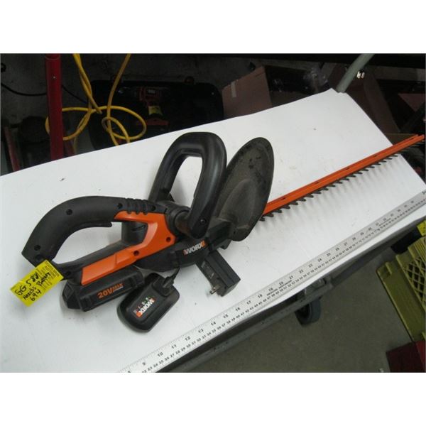 CORDLESS WORX HEDGE TRIMMER WITH CHARGER NEEDS NEW BATTERY