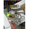 Image 2 : 2 LEATHER TOOL POUCHES AND LOT OF SAFETY ROPE AND BELT
