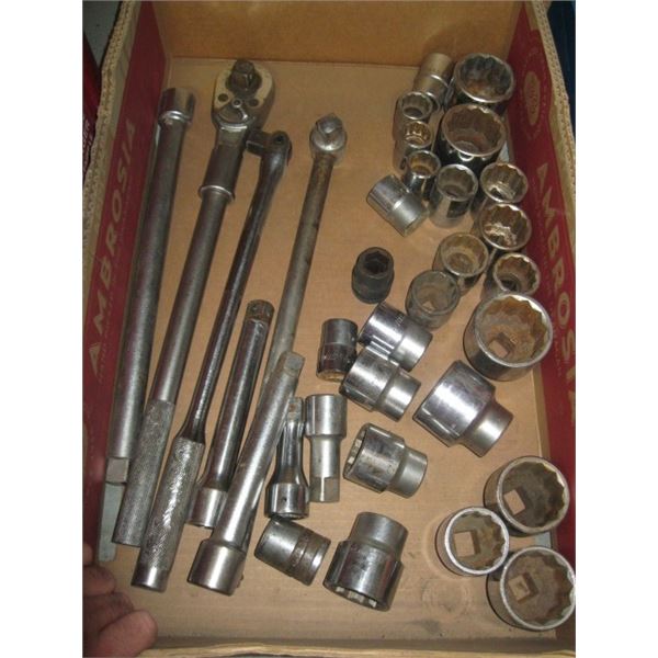 FLAT OF 3/4" RATCHET AND SOCKETS