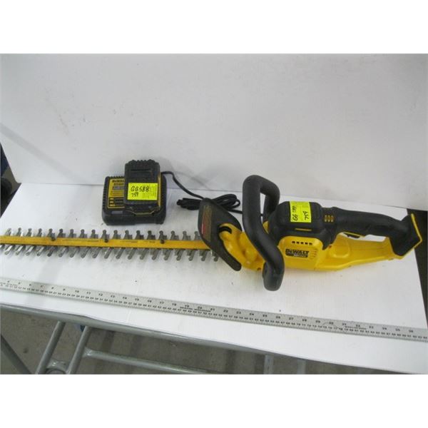 DEWALT 22" 20 VOLT MAX HEDGE TRIMMER WITH BATTERY AND CHARGER