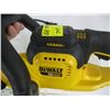 Image 3 : DEWALT 22" 20 VOLT MAX HEDGE TRIMMER WITH BATTERY AND CHARGER