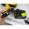 Image 3 : DEWALT 18 VOLT VACUUM WITH BATTERY AND CHARGER