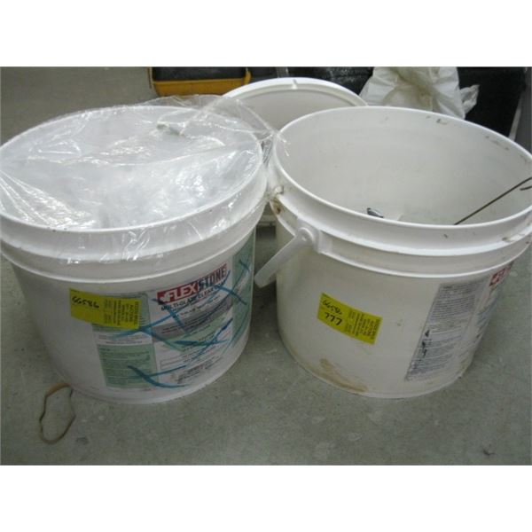 PAIL OF FLEX STONE MULTI GLAZE CLEAR COAT AND PAIL OF MISC WEIGHTS