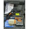 Image 1 : RIDGID PALM SAND WITH EXTRA SANDING DISCS IN A CASE