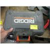 Image 2 : RIDGID PALM SAND WITH EXTRA SANDING DISCS IN A CASE
