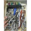 Image 2 : SMALL FLAT OF ASSORTED 1/4 RATCHETS AND SOCKETS