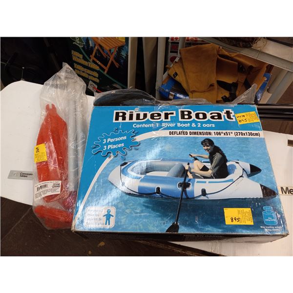 INFLATABLE RIVER BOAT WITH TWO SETS OF OARS