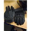 Image 3 : ARAI DIRT BIKE HELMET WITH GLOVES