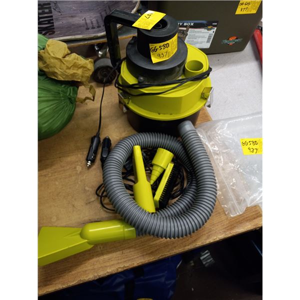 SMALL GREEN AND BLACK CAR SHOP VAC