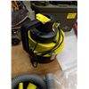 Image 2 : SMALL GREEN AND BLACK CAR SHOP VAC