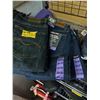 Image 3 : PURPLE YOGA MAT, PAIR OF NORTHERN FACE WINTER MITTS, AND 3 PAIRS OF NEW JEANS 30X30