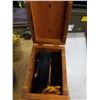 Image 2 : SHOE SHINE BOX WITH MISC CONTENTS