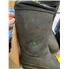 Image 3 : BOX OF SHIRTS, JEANS AND PAIR OF RUBBER BOOTS