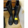 Image 3 : 2 PAIRS OF RUBBER BOOTS, SMALL COLEMAN COOLER BAG AND A BLUE WATER JUG