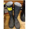 Image 4 : 2 PAIRS OF RUBBER BOOTS, SMALL COLEMAN COOLER BAG AND A BLUE WATER JUG