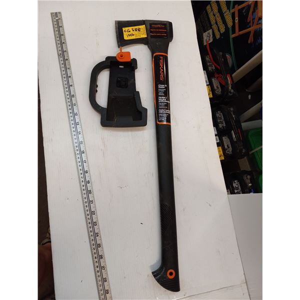 AS NEW FISKARS AXE WITH HEAD COVER