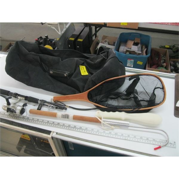 BLACK BAG W/FISHING NET, FISH BONKER & FISHING ROD/REEL, ETC.